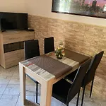 Mediteran Fedett Medences Apartmanhaz Szántód