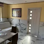 Mediteran Fedett Medences Apartmanhaz Daire
