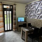 Mediteran Fedett Medences Apartmanhaz Daire