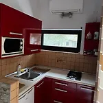 Mediteran Fedett Medences Apartmanhaz
