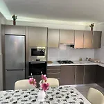 Daire Mediteran Fedett Medences Apartmanhaz