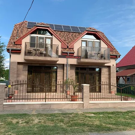 Mediteran Fedett Medences Apartmanhaz Apartament Szántód