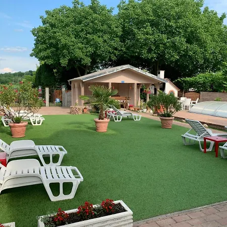 Διαμέρισμα Mediteran Fedett Medences Apartmanhaz *