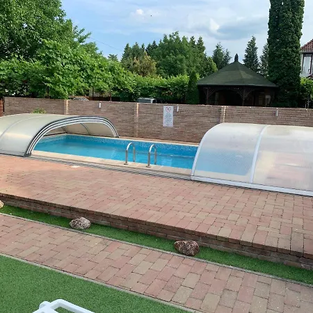 Mediteran Fedett Medences Apartmanhaz Apartament Szántód