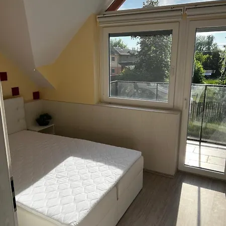 Apartament Mediteran Fedett Medences Apartmanhaz Szántód