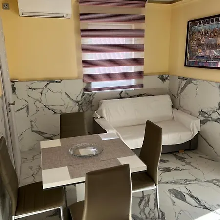 Apartament Mediteran Fedett Medences Apartmanhaz Szántód