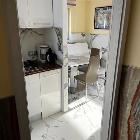 Mediteran Fedett Medences Apartmanhaz