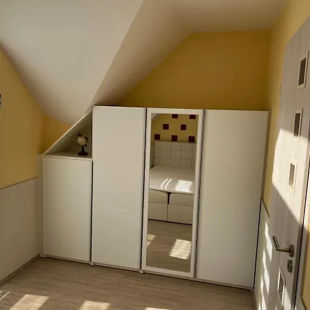 Mediteran Fedett Medences Apartmanhaz Apartament Szántód
