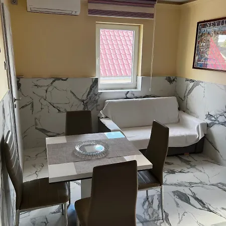 Mediteran Fedett Medences Apartmanhaz *