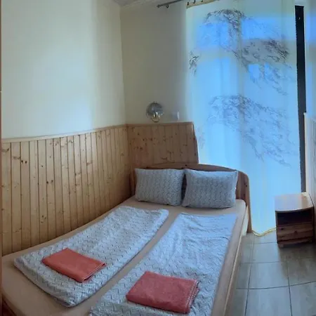Mediteran Fedett Medences Apartmanhaz Szántód