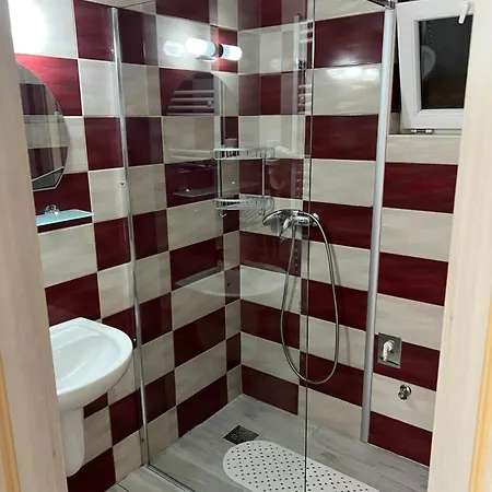 Mediteran Fedett Medences Apartmanhaz *