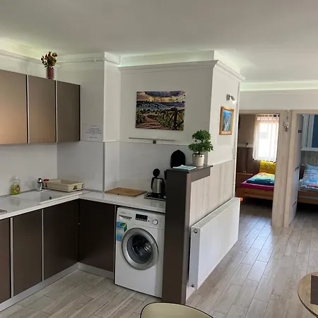 Mediteran Fedett Medences Apartmanhaz