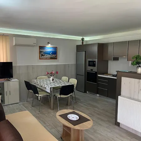 Mediteran Fedett Medences Apartmanhaz *