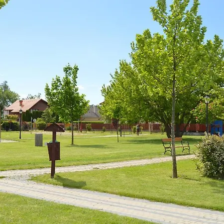 Apartament Mediteran Fedett Medences Apartmanhaz Szántód