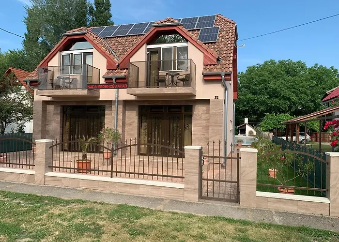 Apartamento Mediterán Fedett Medencés *