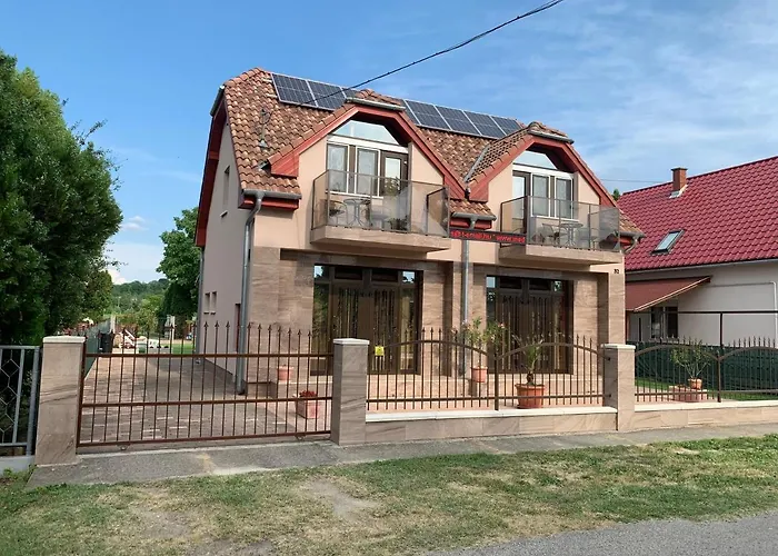 Mediterán Fedett Medencés Apartamento Szántód