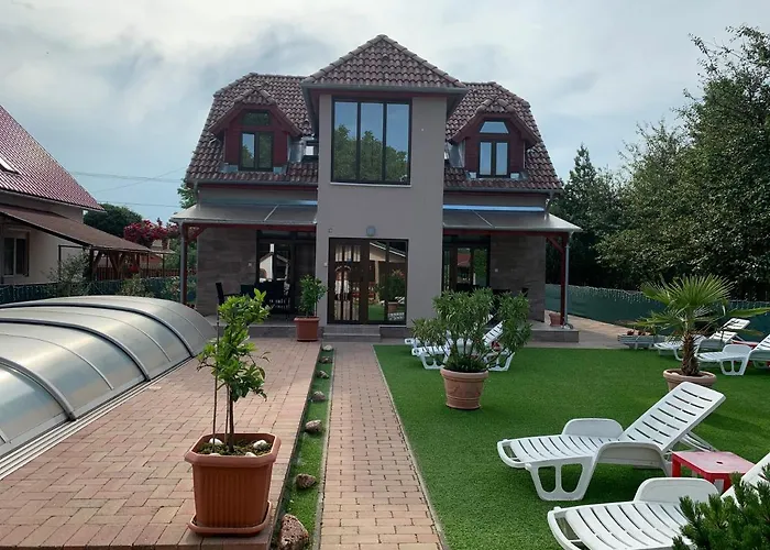 شقة Mediteran Fedett Medences Apartmanhaz