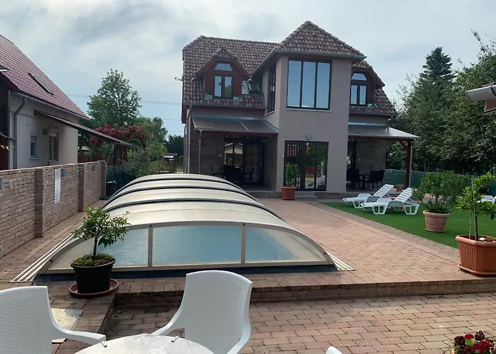 Daire Mediteran Fedett Medences Apartmanhaz Szántód