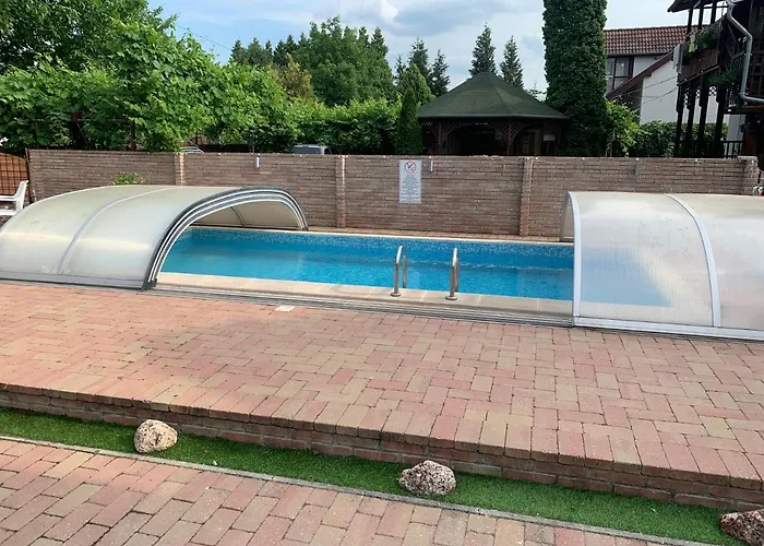 Mediterán Fedett Medencés Apartamento