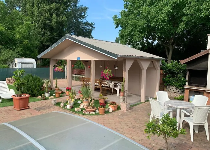 Daire Mediteran Fedett Medences Apartmanhaz Szántód