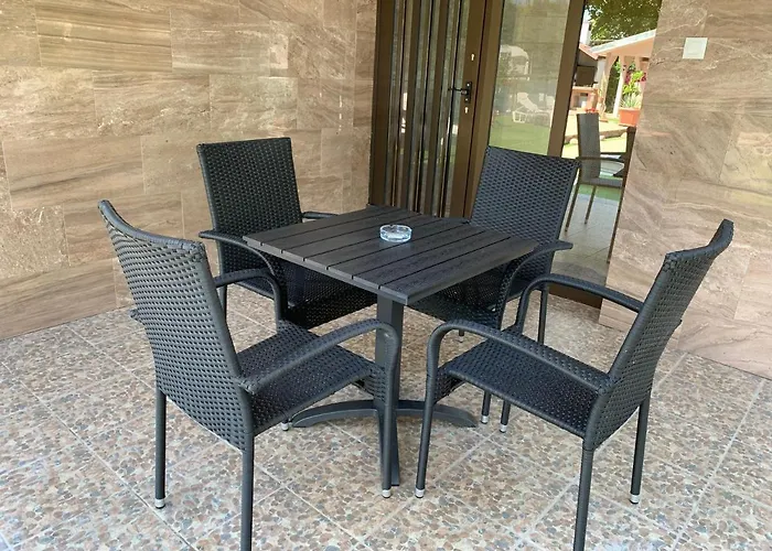 Mediterán Fedett Medencés Apartamento Szántód