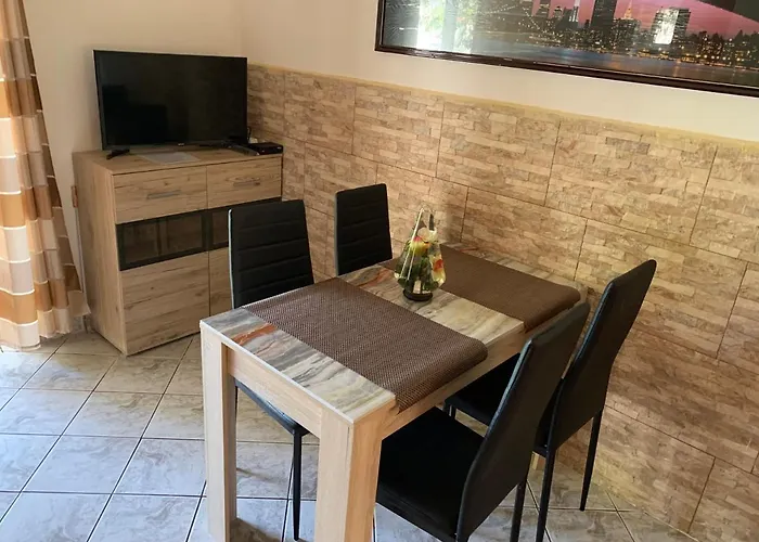 Mediteran Fedett Medences Apartmanhaz Szántód