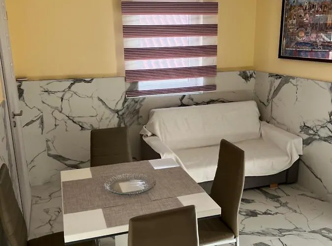 Daire Mediteran Fedett Medences Apartmanhaz Szántód