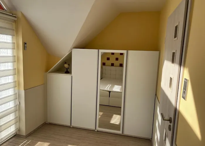 Mediteran Fedett Medences Apartmanhaz Daire Szántód