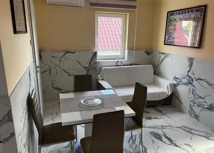 Mediteran Fedett Medences Apartmanhaz *