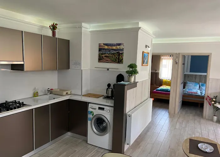 Mediteran Fedett Medences Apartmanhaz