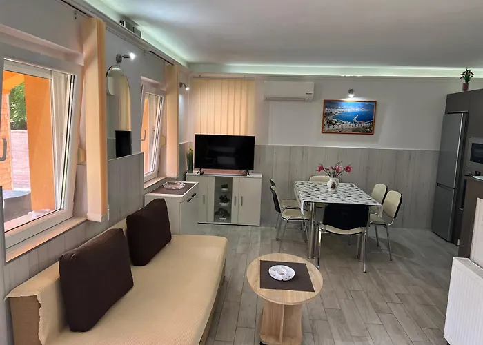 Mediterán Fedett Medencés Apartamento Szántód