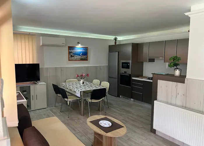 Mediteran Fedett Medences Apartmanhaz *