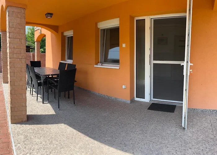 Mediteran Fedett Medences Apartmanhaz Szántód