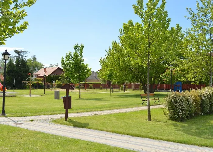 Daire Mediteran Fedett Medences Apartmanhaz Szántód