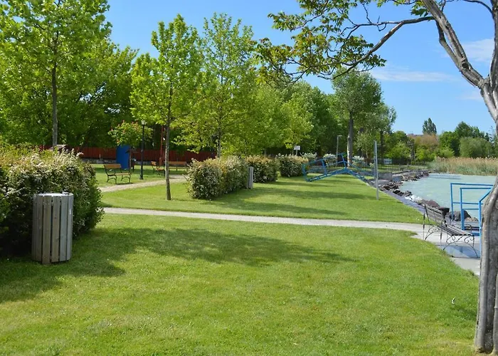 Mediteran Fedett Medences Apartmanhaz Szántód