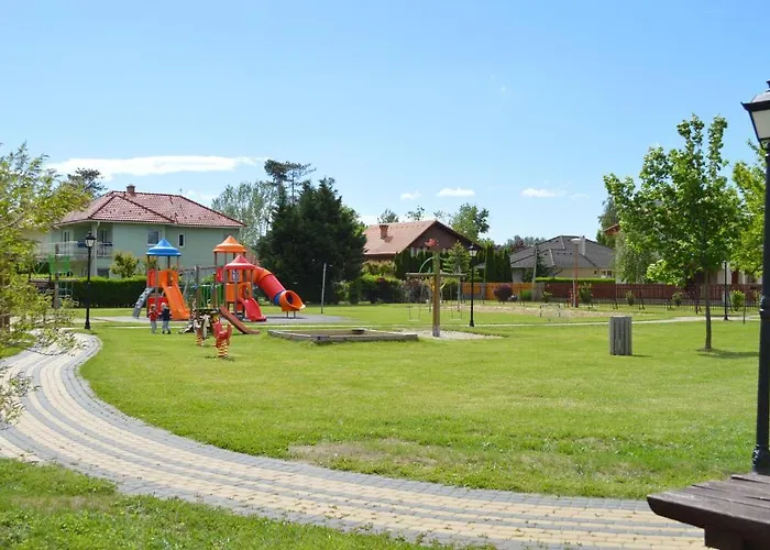 Daire Mediteran Fedett Medences Apartmanhaz Szántód