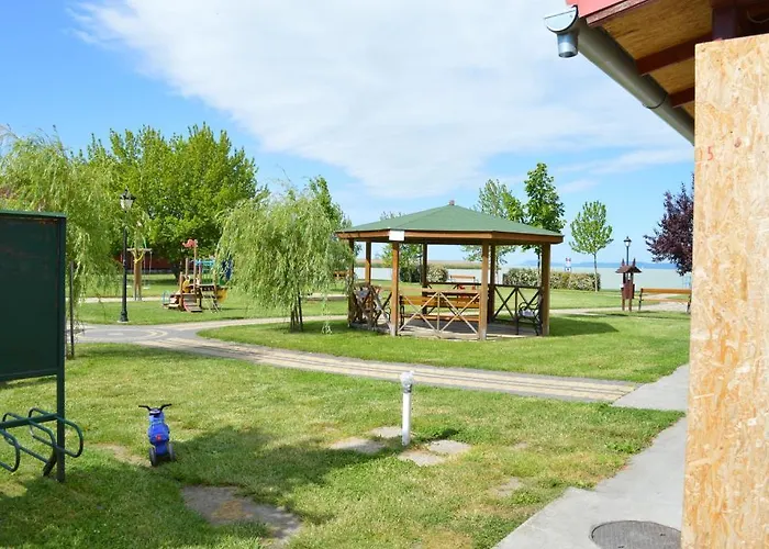 Daire Mediteran Fedett Medences Apartmanhaz *